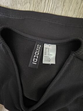 H&M Black Ribbed Crop Top